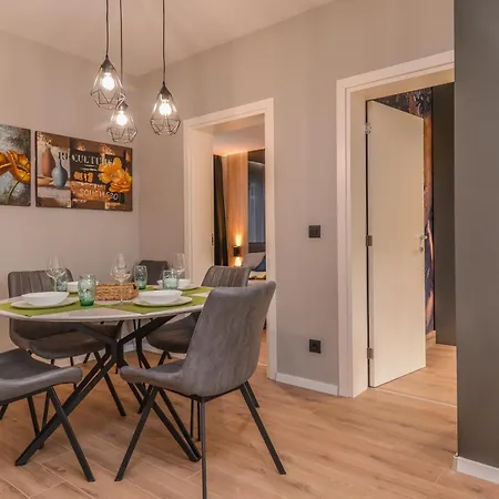 Apartment Luxe Dream Apt, 2-bdr, 2-bthr *